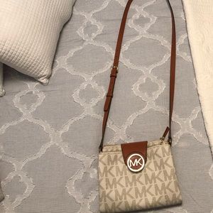 Michael Kors white and gold cross body purse